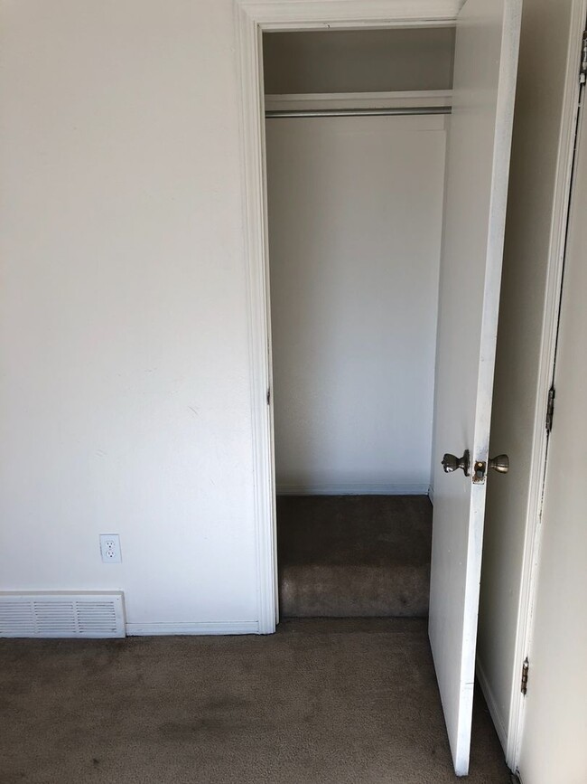 Building Photo - Bright & Private 1-Bedroom Retreat in the ...