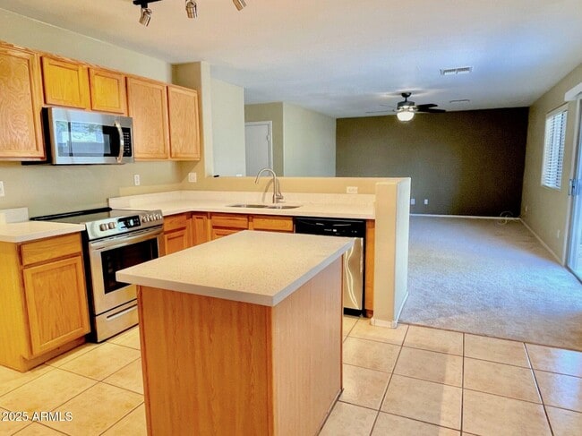 Building Photo - 1704 E Renegade Trail