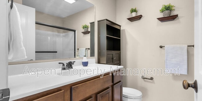 Building Photo - 482 N Mckenzie Ln