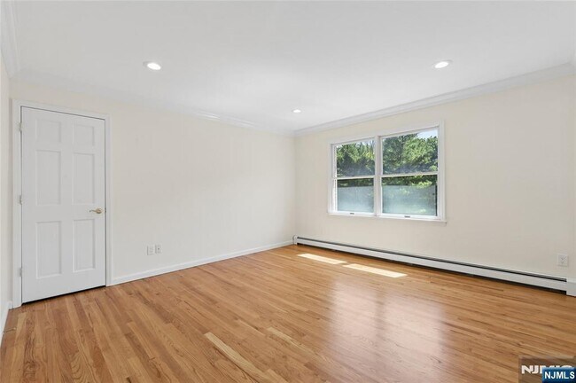 Building Photo - 2 W Saddle River Rd