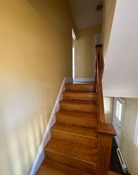 Building Photo - 28 Montfern Ave