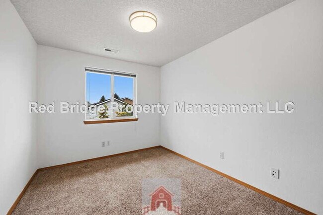 Building Photo - 13571 SW Uplands Dr