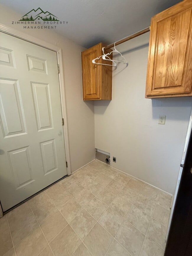 Building Photo - Charming 3-bedroom, 2-bathroom manufacture home located in Cottage Grove