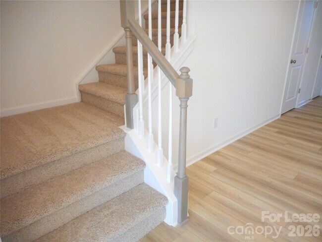 Building Photo - 2723 Yeager Dr NW