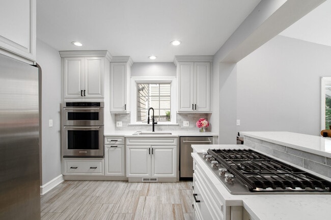 Building Photo - 9445 Avers Ave