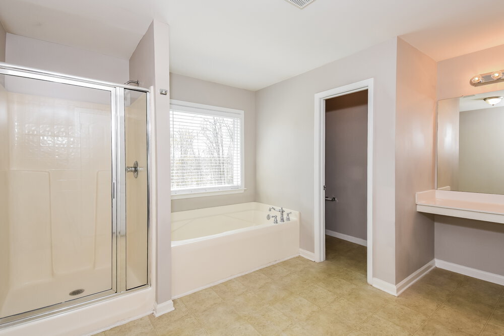 Building Photo - 227 Oakbridge Dr
