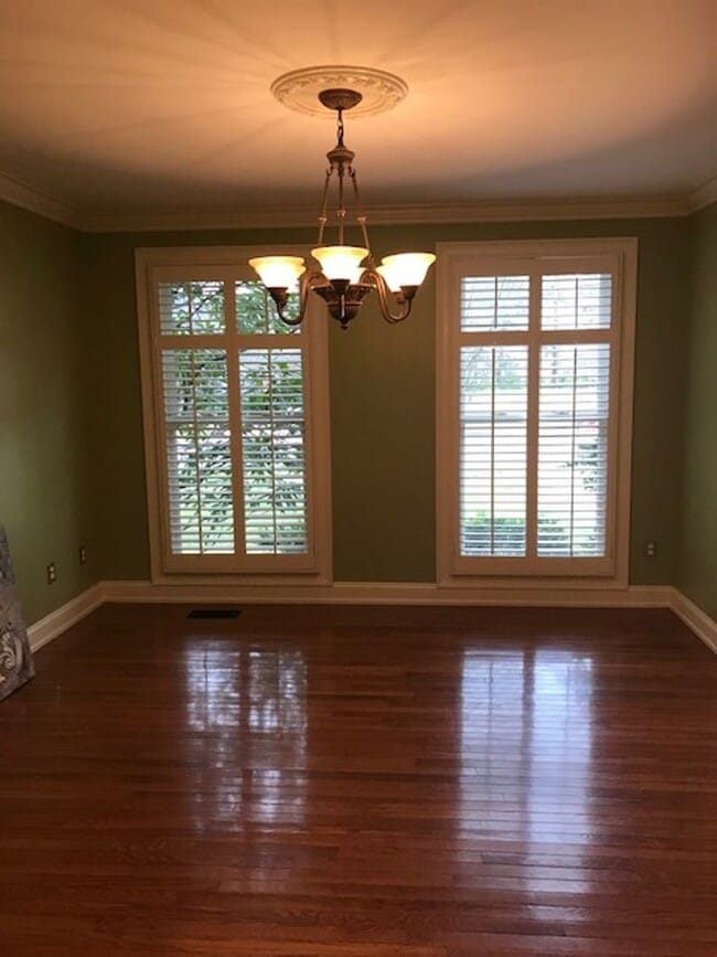 Building Photo - 4 BR 2/2 BA Large Fenced in Back Yard! Chef's Kitchen! Upstairs Bonus Room! 2 Car Garage