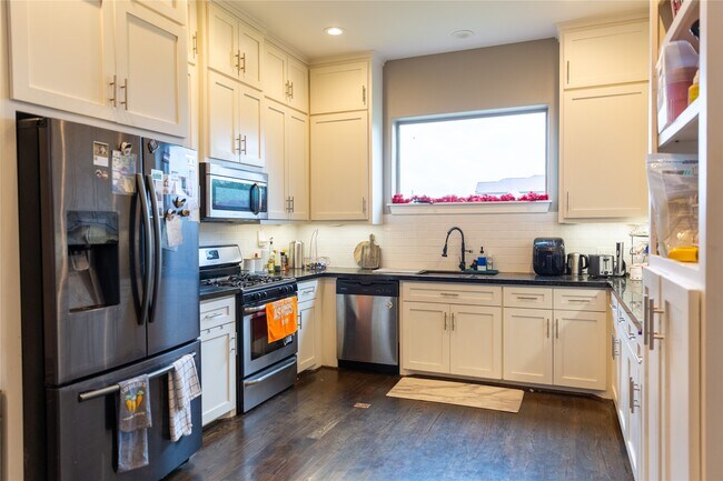 Building Photo - 2903 Blodgett St