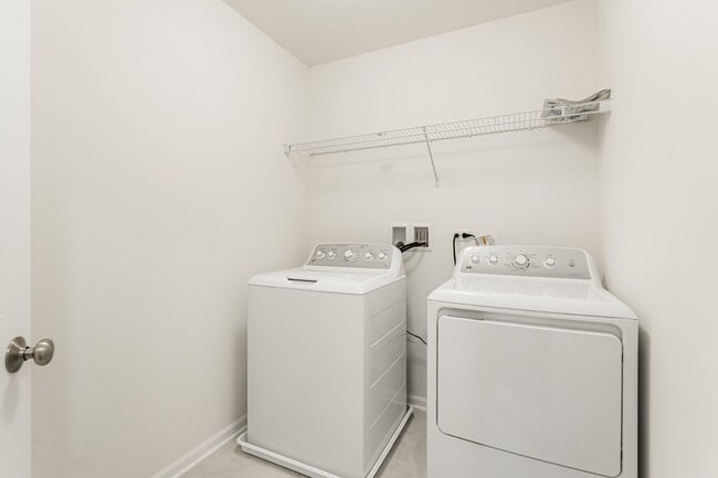 Building Photo - 1985 Kingsley Cir