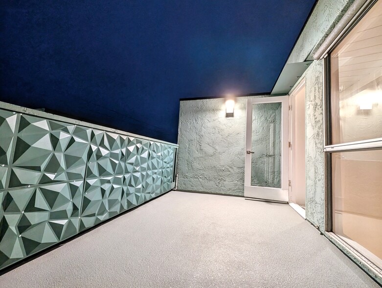private balcony with partial ocean views - 14 Reef St