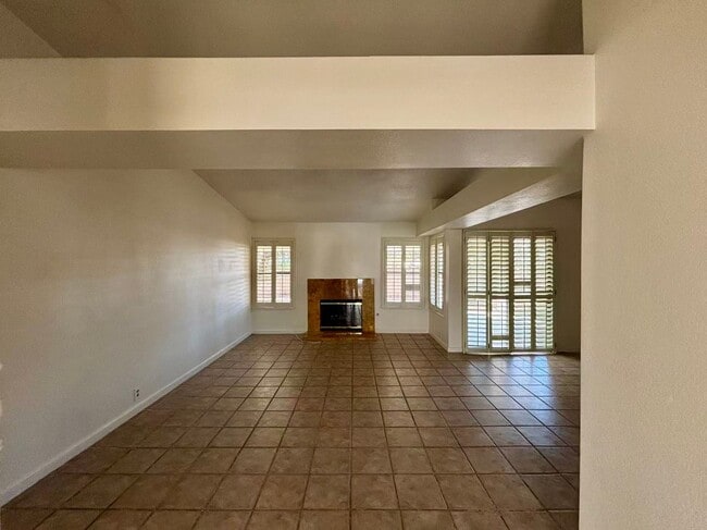 Building Photo - Beautiful one-story single-family home