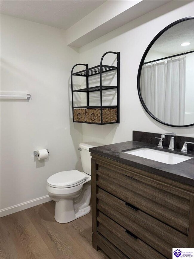 Building Photo - 913 Dogwood Cir