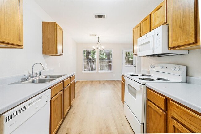 Building Photo - 945-947-947 Sagewood Trail