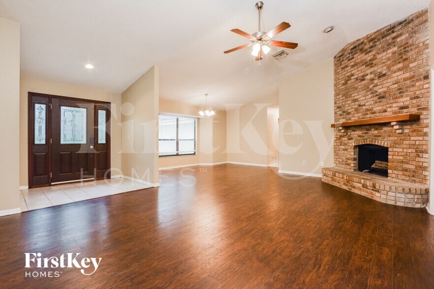 Building Photo - 520 Whispering Oak Ln
