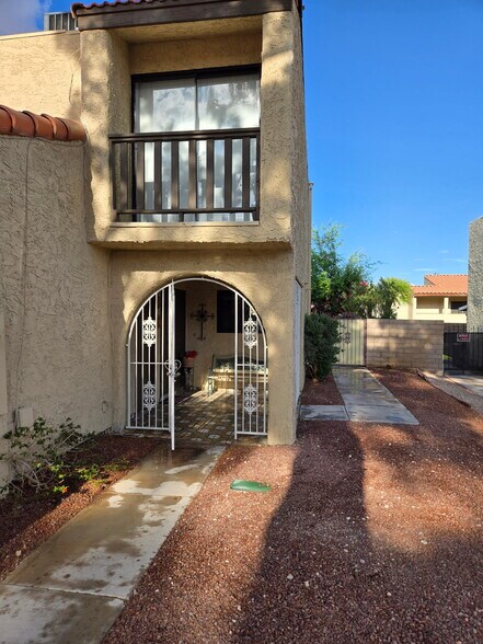 Building Photo - 4876 Rollingwood Cir