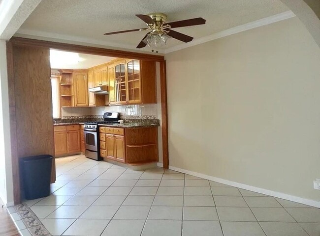 Building Photo - 415 Wisteria Dr