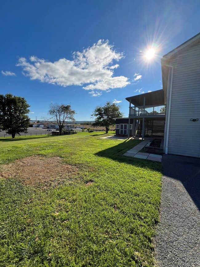 Building Photo - 3 bedroom 2 bathroom Home In Shippensburg PA!