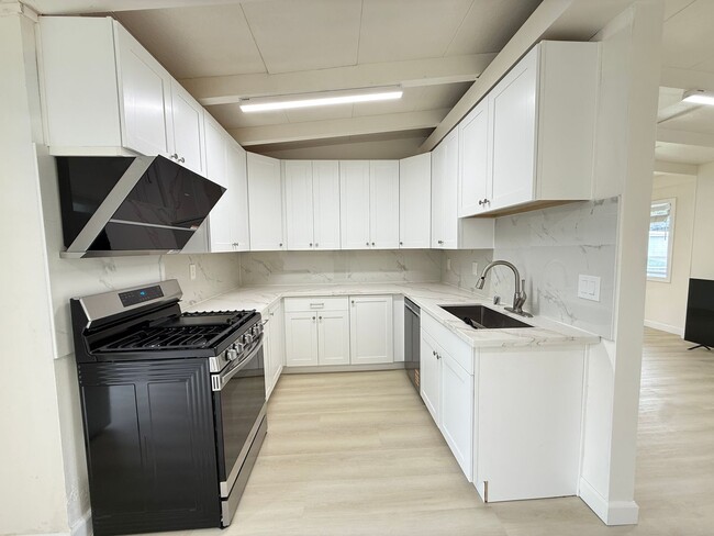 Building Photo - 2598 Dixon Dr