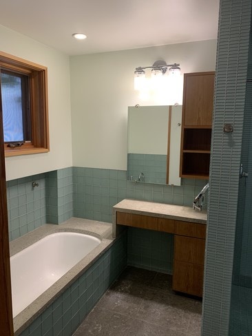 Spacious bath & shower - 345 Swall S Dr