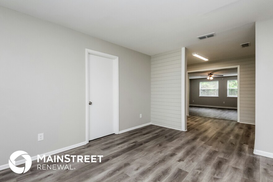 Building Photo - 2627 N Beaumont Ave