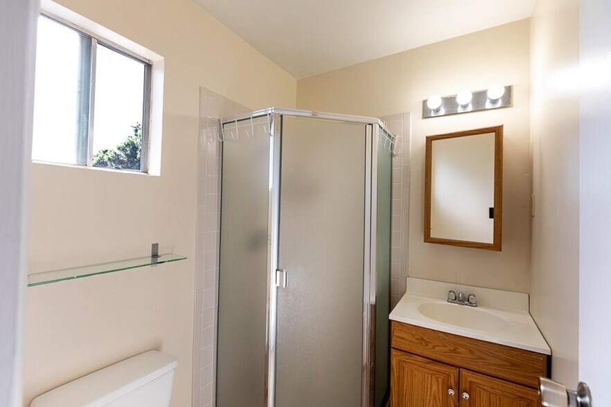 Building Photo - Elegant Kensington living with comfort, character, and scenic appeal