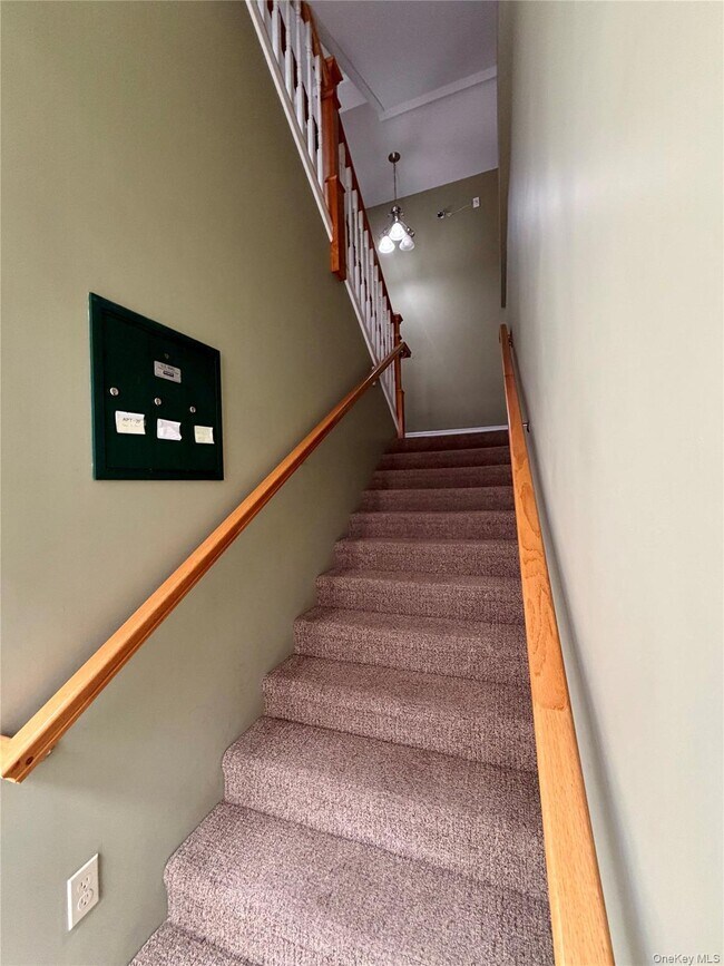 Building Photo - 337 Main St