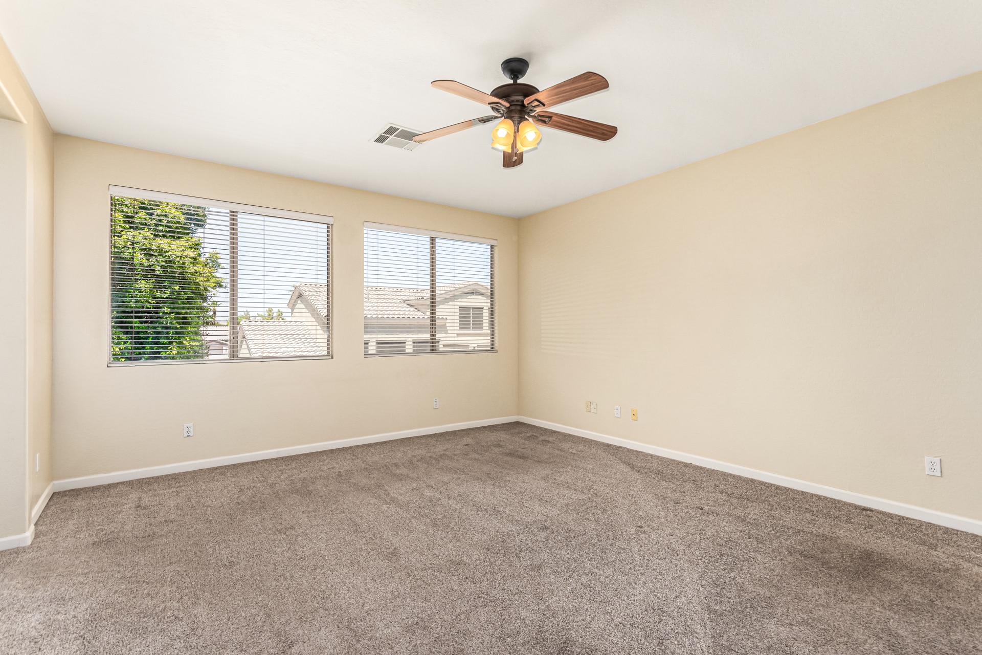 Building Photo - 6804 W Lone Cactus Dr