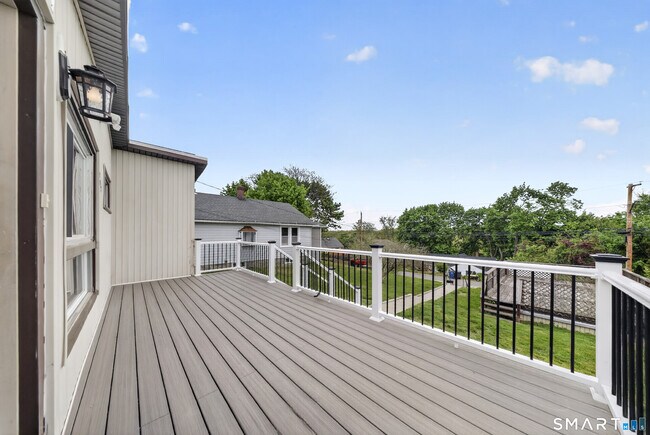 Building Photo - 207 Hillcrest Rd
