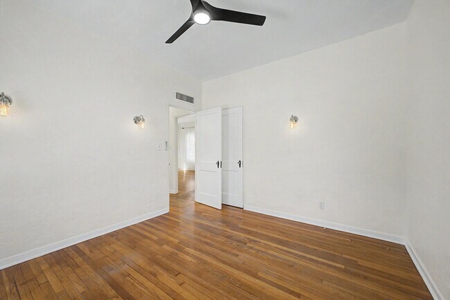 Building Photo - 311 West Campbell Ave