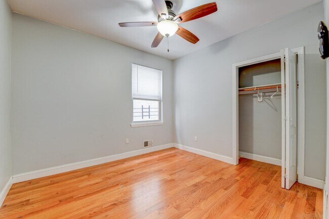 Building Photo - 572 Liberty Ave