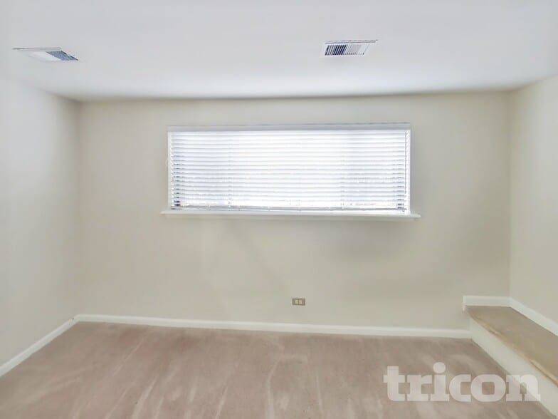 Building Photo - 1130 Pinehurst Ln