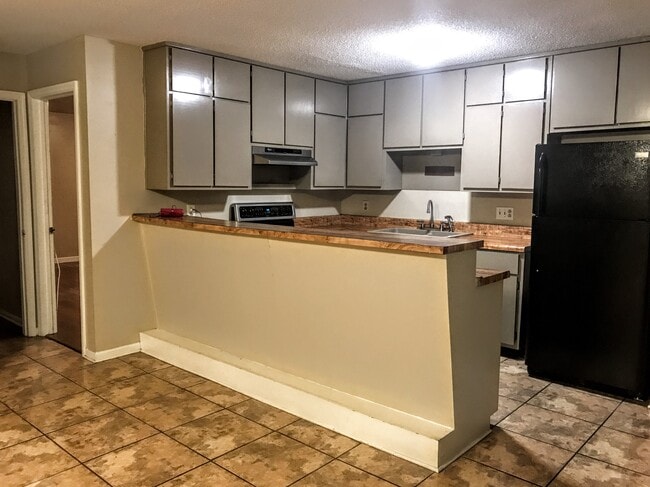 Primary Photo - 1484 Cedar Heights Dr