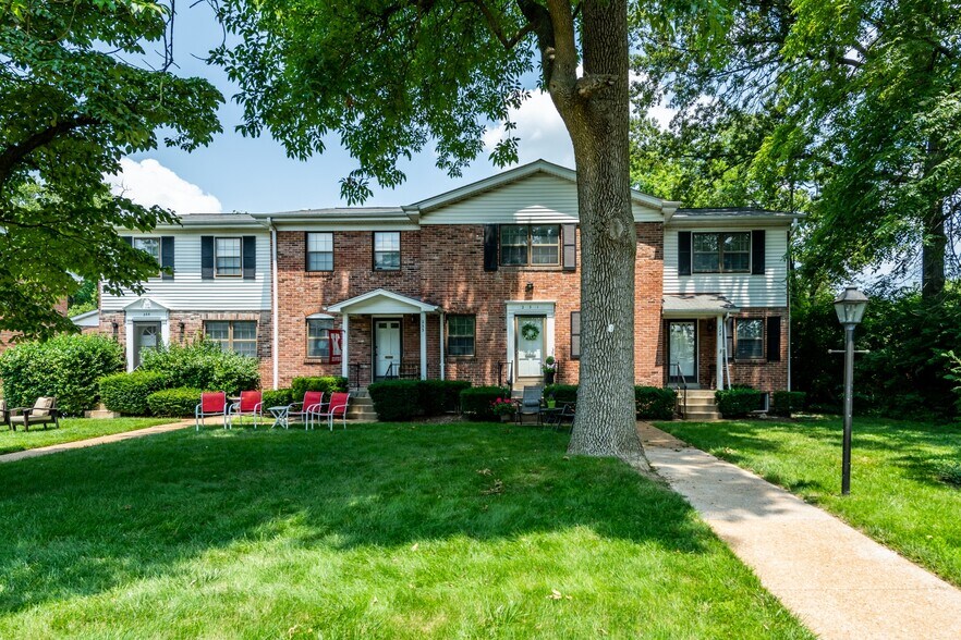 Building Photo - 235 W Washington Ave