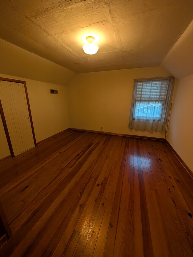 Building Photo - 528 NE Ohio Ave