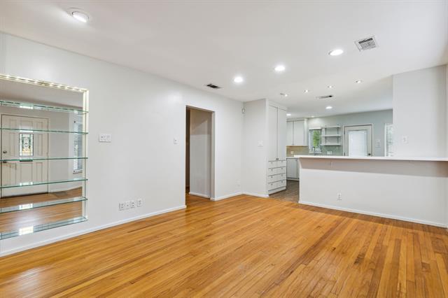 Building Photo - 5102 W Mockingbird Ln