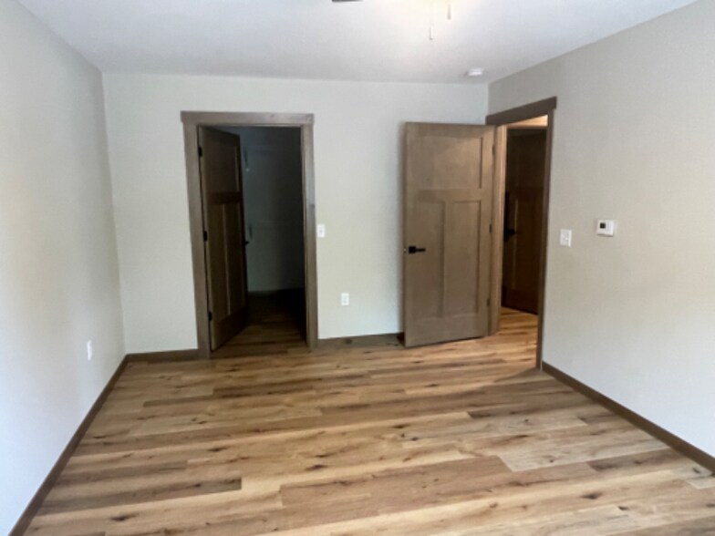 Building Photo - 209 7th Ave