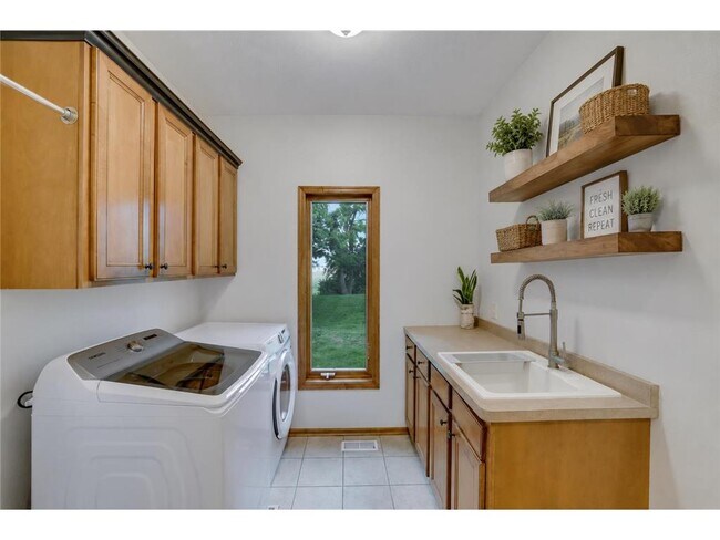 Building Photo - 645 Ramsey Cir