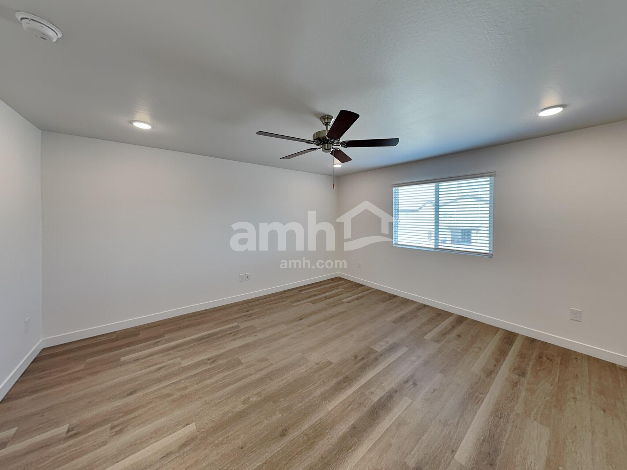 Building Photo - 9720 W Parkway Dr