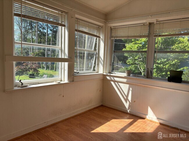 Building Photo - 296 Riva Ave