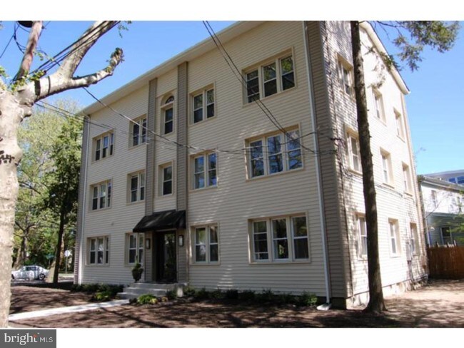 Building Photo - 2 Memorial Ave