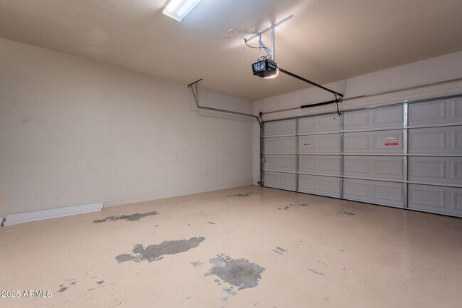 Building Photo - 26638 N Babbling Brook Dr