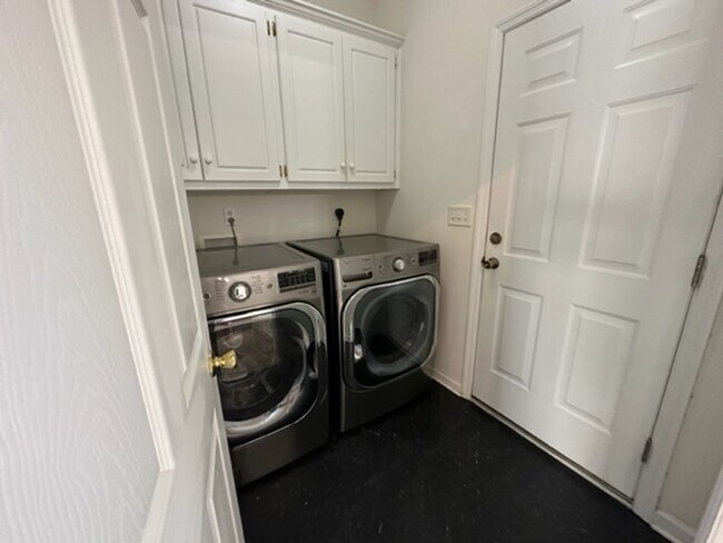 Building Photo - 701 Spalding Ct