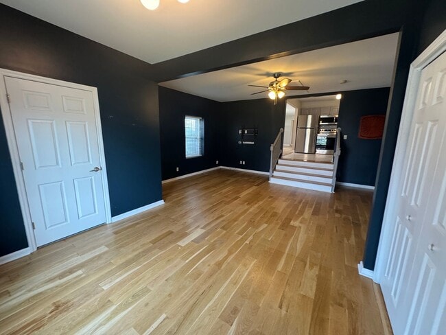 Building Photo - 3 bed, 2.5 bath home with spacious layout and oversized den/bonus room. Features include a fully ...