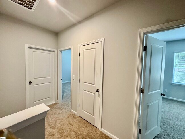 Building Photo - 325 Gooding Trl