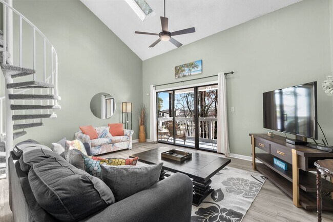 Building Photo - Free Utilities!! Seasonal Rental Available from Sept 10, 2025 through March 31, 2026