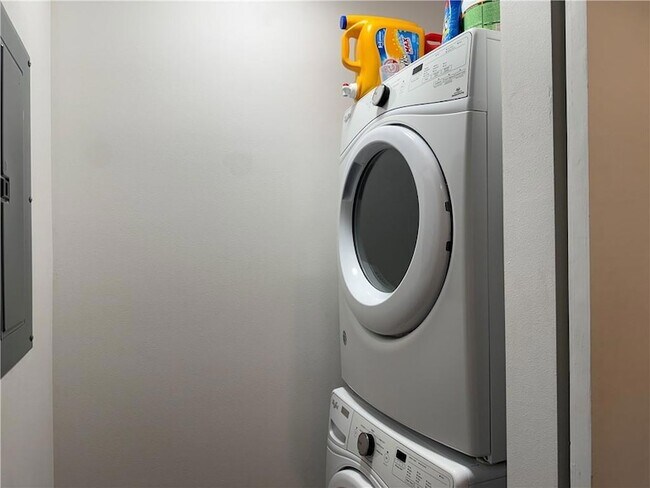 Building Photo - 2849 Danneel St