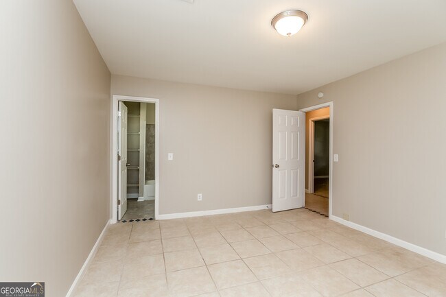 Building Photo - 1561 Rose Garden Ln