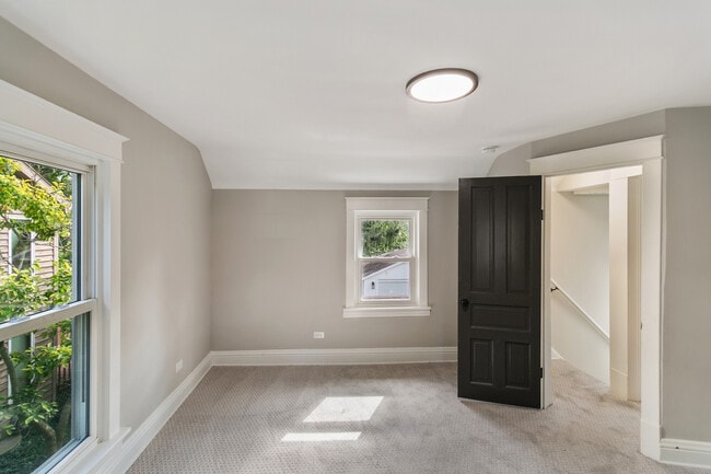 Building Photo - 1525 Burr Oak Rd