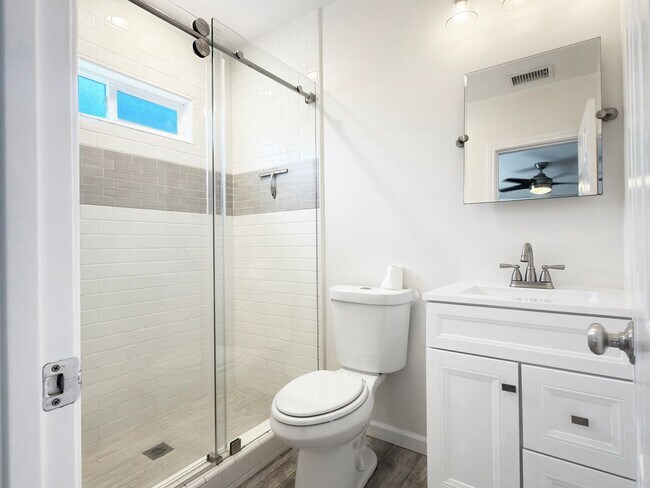 Building Photo - **2025 Euclid Ave Long Beach** Beautiful 3 bedroom 2 bath !!2 weeks free OAC!!