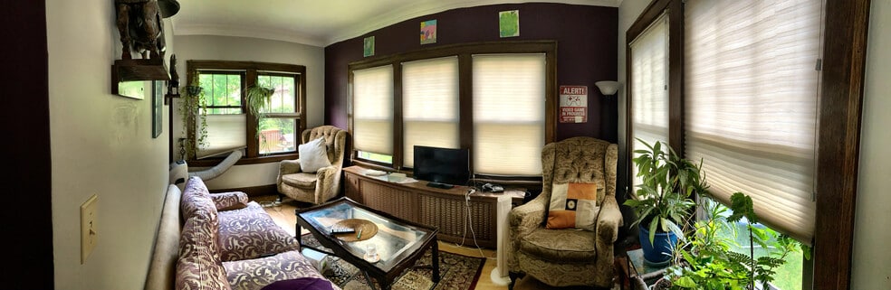 Main Level Sun Room - Tons of Natural Light - 1422 Osceola Ave